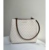 dámská kabelka Michael Kors Pratt medium bucket shoulder vanilla monogram