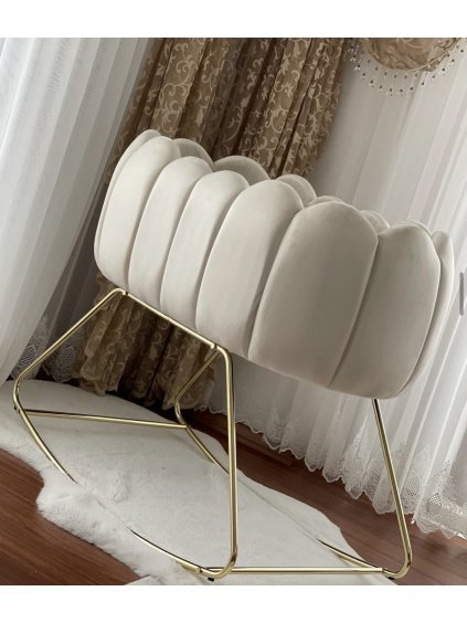 Chesterfield LIGHT BEIGE koš OYSTER (vlnky) s houpacími lyžinami č. 51  čalouněný chesterfield koš s houpacími nohami