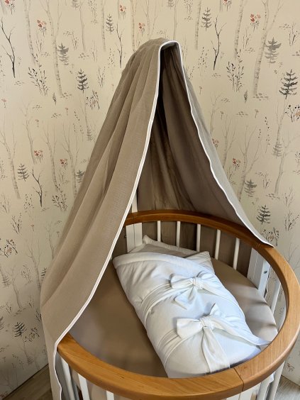 Mušelínová nebesa s lemováním na dřevěný držák - na přání  se saténovým lemováním po obvodu, na dřevěný držák-tyč