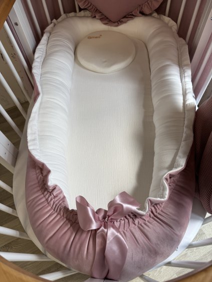 MAXI hnízdo s volánky pro batole - na přání  do postýlky