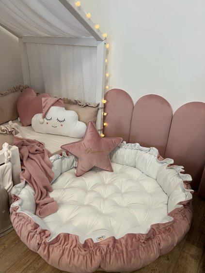 MAXI hnízdo s volánky na zem - na přání