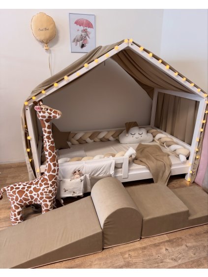 AA050AEF FF85 4A2F B221 A2647A2C7243