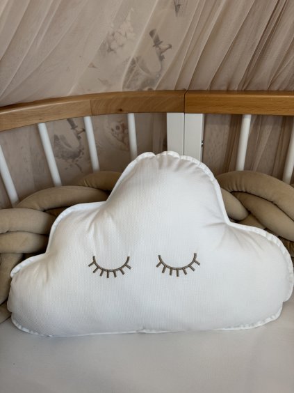 Mráček s výšivkou řas - na přání  doplněno výšivkou řas