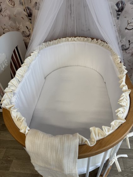 Plochý mantinel s volánky + výplň molitanová deska - na přání