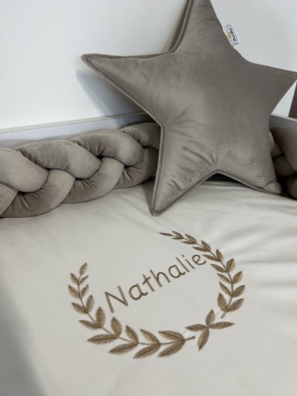 Podložka na přebalovací pult (s výšivkou ornamentu a jména) - na přání  s výšivkou ornamentu a jména