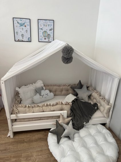 Nadýchaný mantinel s volánky do domečkové postele - na přání  1 řada prošití, vlastní volba rozměru, s volánky