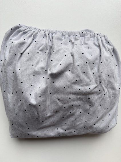 Oválné prostěradlo světle šedá bavlna s puntíkem