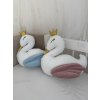 Labuť s korunkou, zobáčkem a křídlem z velvetu - na přání  Labuť polštář Oval Bed