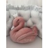 Labuť s korunkou, zobáčkem a křídlem z velvetu - na přání  Labuť polštář Oval Bed