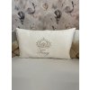 Hranatý polštářek s výšivkou jména a korunky  50x30 cm