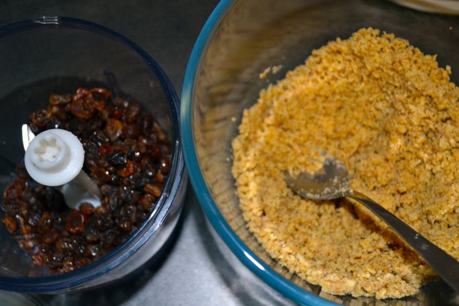 Raw orechovo-makový koláčik