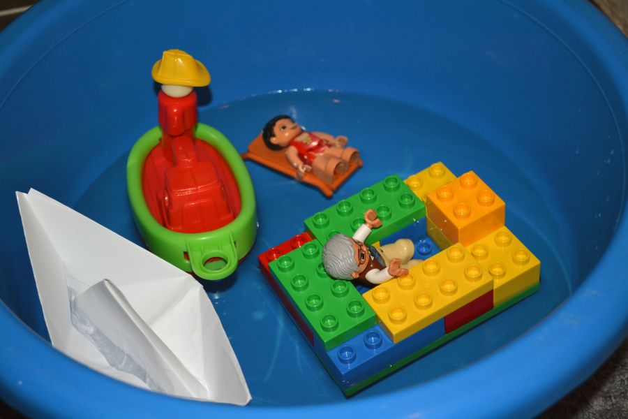 Pokus: Čo pláva a čo sa potopí?