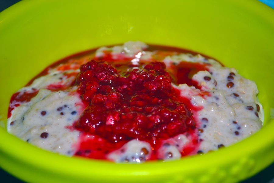 Quinoa kaša s malinami