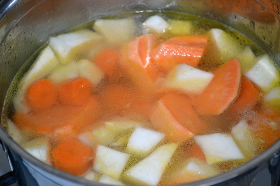 Polievka s kokosovým mliekom