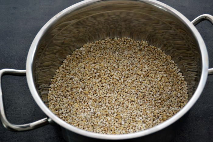 Zapekané jačmenné krúpy s brokolicou