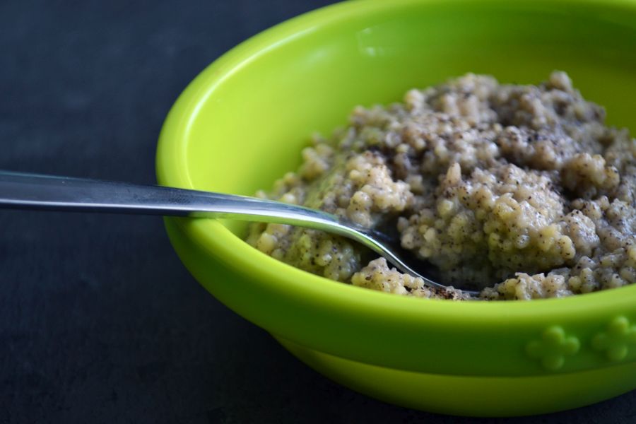 Pšenová kaša s jablkom a makom