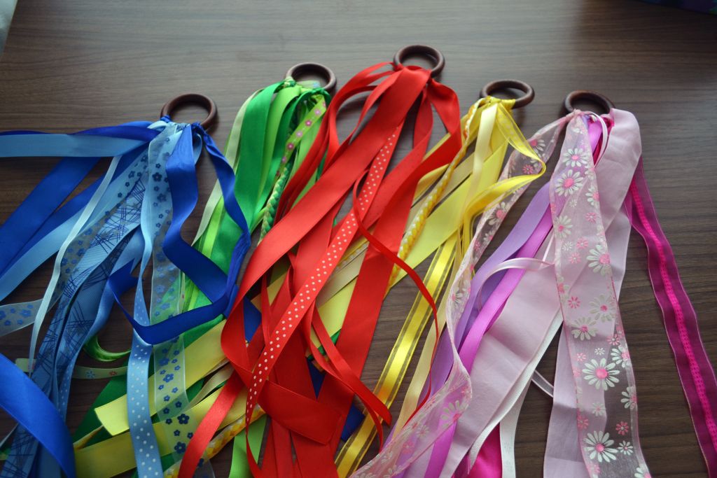 Učíme sa hrou: Montessori farebné stužky