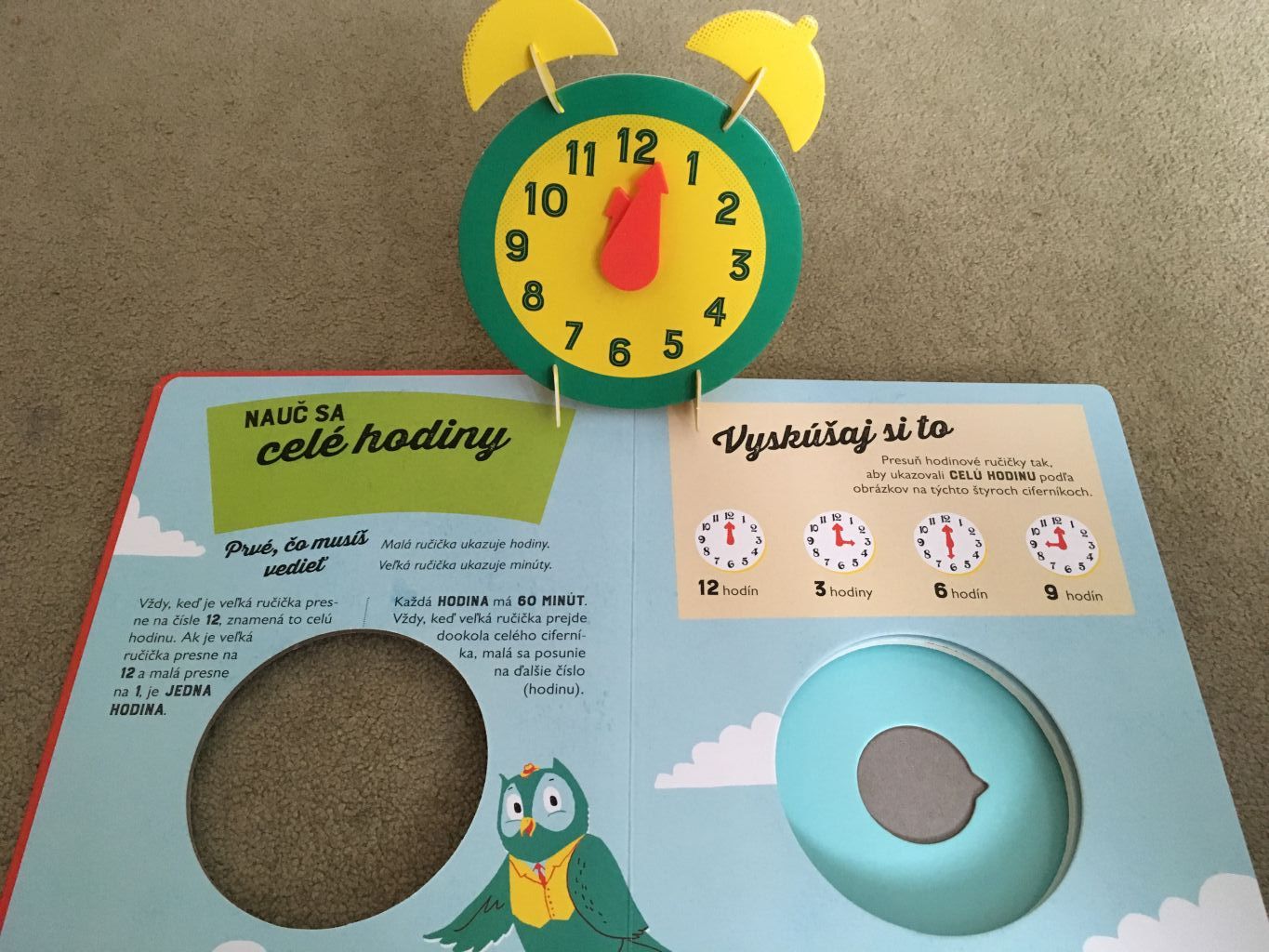 Knižky s maketami: Koľko je hodín?, Ako si zaviazať šnúrky, Zostroj si lietadlo 3D