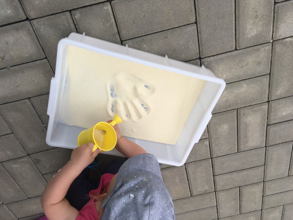 Montessori aktivity: Hry s múkou a krupicou