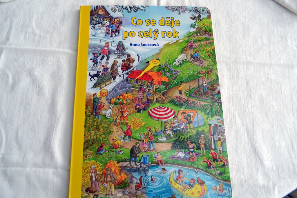 Kniha: Co se děje po celý rok