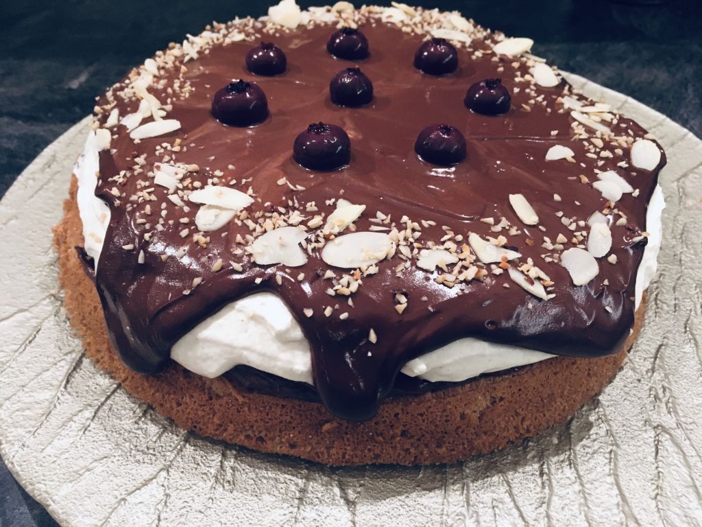 Čokoládová narodeninová torta s mascarpone