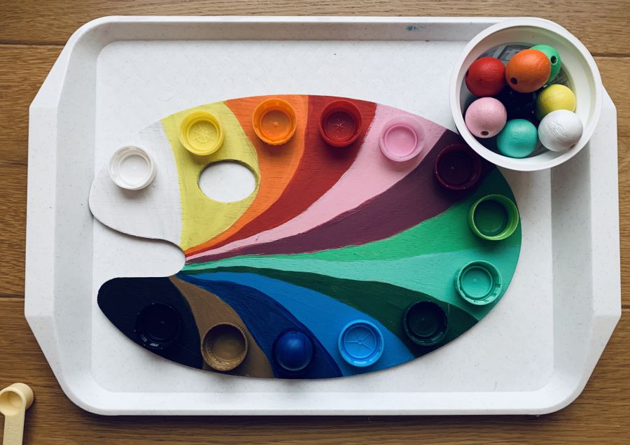 Farebná paleta z vrchnákov PET fľaše