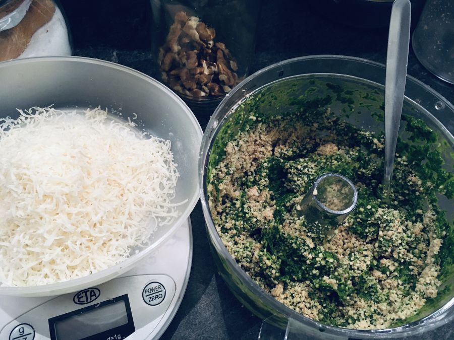 Pesto z medvedieho cesnaku a vlašských orechov