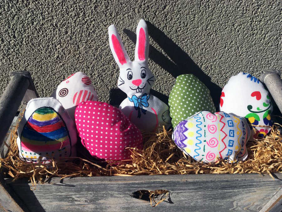 Látkové maľované a zdobené vajíčka fixkami