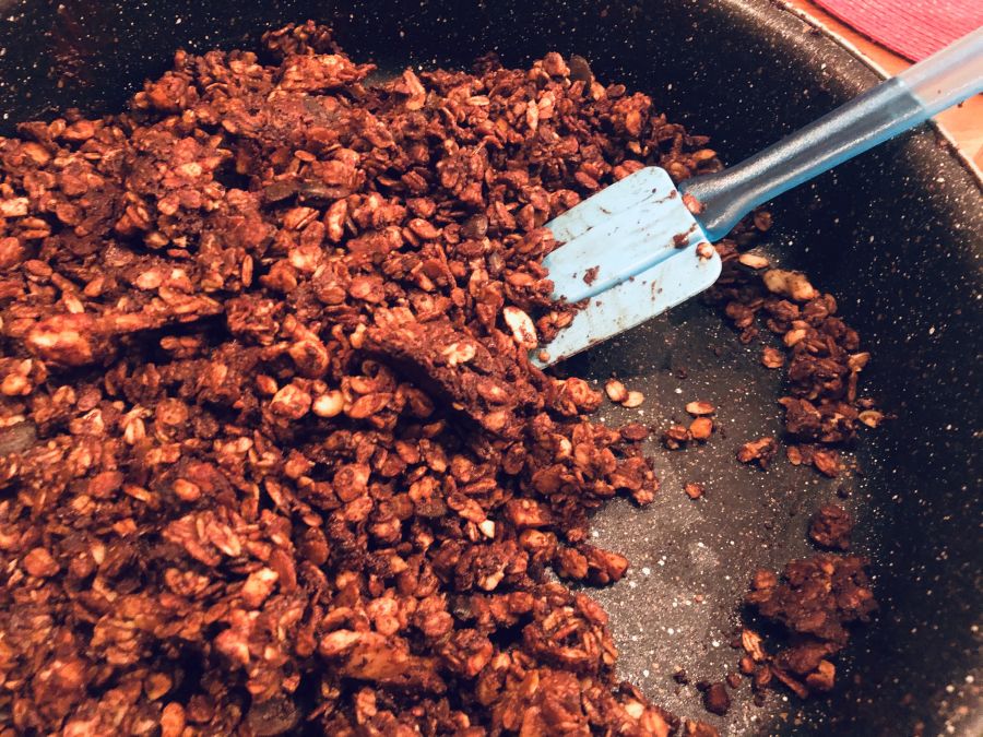 Domáca čokoládová granola na chrumkanie