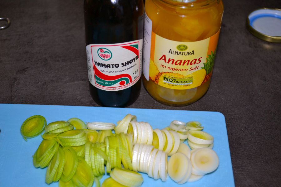 Mäsko s ananásom, pórom a bulgurom