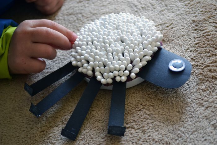 Ovečka z vatových tyčiniek