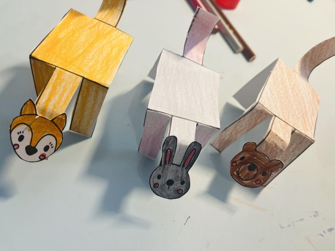 Kráčajúce zvieratká z lesa