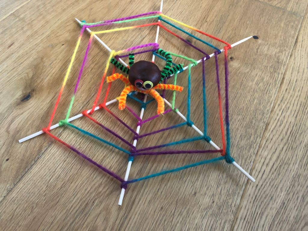 Pavučina z gaštanu a bavlniek