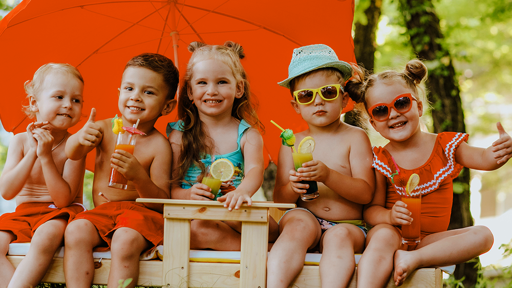 Letní osvěžení s Ovocňákem: recepty na drinky pro malé i velké