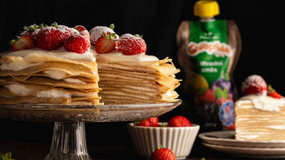 Palačinkový dort z pyré ze zahradního ovoce a tvarohovou náplní