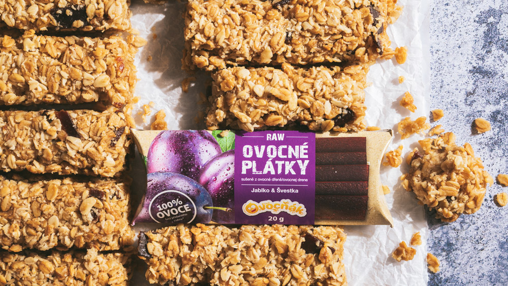 Ovocňákové švestkovo-skořicové ovesné tyčky Flapjack