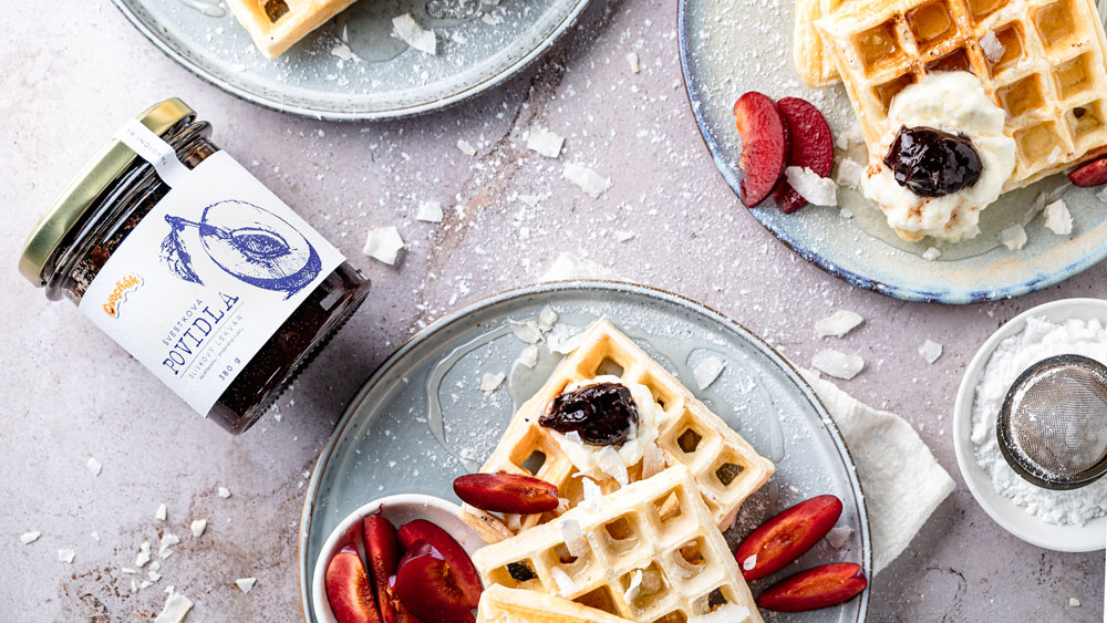 Nadýchané špaldovo-kokosové vafle s povidlovou “nutellou”