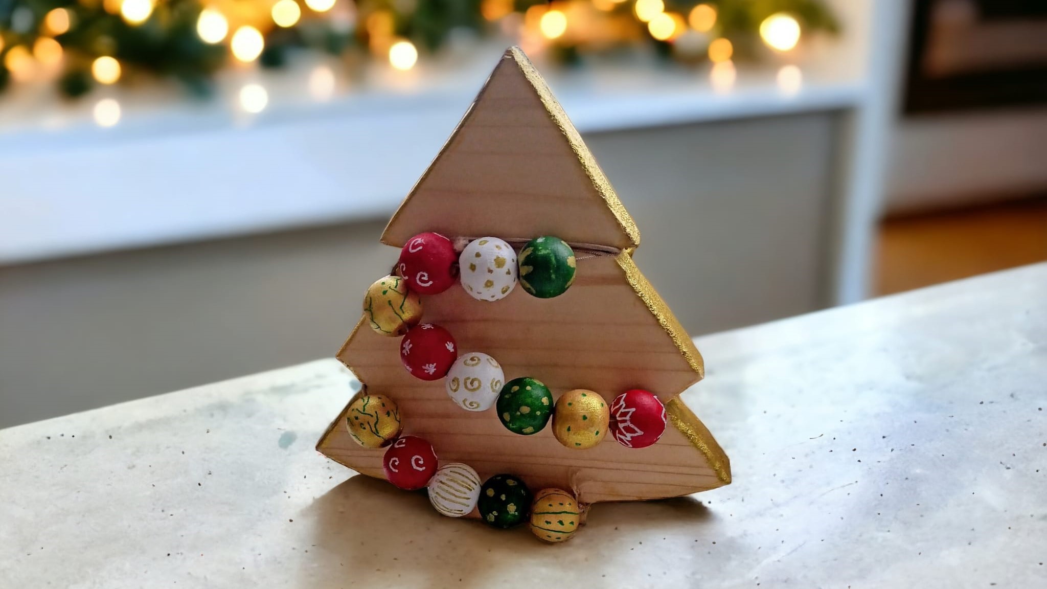 Stromeček s adventními korálky