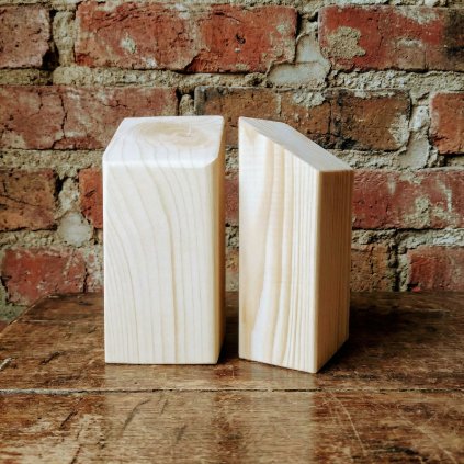 dřevěný domeček s pultovou střechou rozměr 8x6x17cm