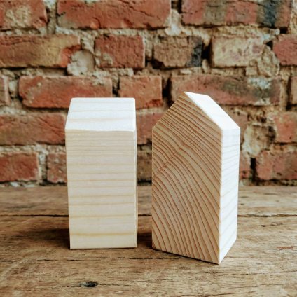 domeček rozměr 10x5x4,5cm ze dvou pohledů