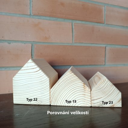 vesnička z domečků sada 3 stavení hloubky 10 cm, různých výšek. na fotce jsou sestupně seřazeny, vyfocené ze štítové strany