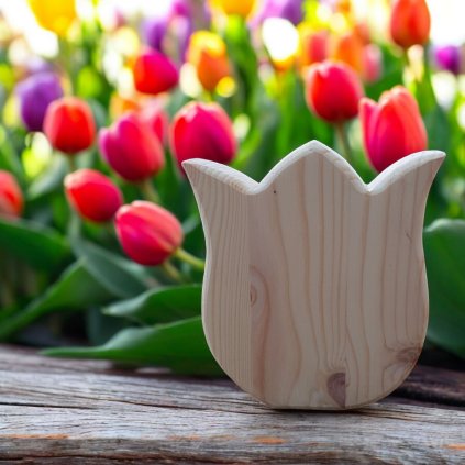 dřevěný tulipán velký, přírodní dřevo - s barevnými tulipány