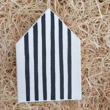 Dřevěný domeček černo bílý pruhovaný - ruční kresba