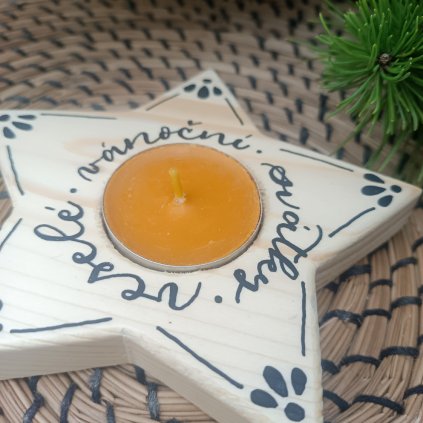 Dřevěný svícek přírodní ve tvaru hvězdy s nápisem Veselé vánoční svátky