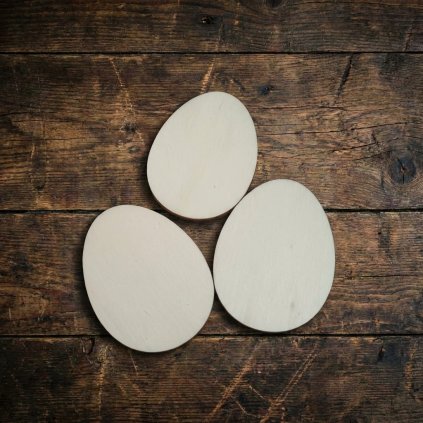 vajíčko z překližky na tmavé podlaze 3ks