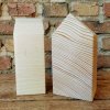dřevěný domeček rozměr 12x6x4,5cm ze dvou pohledů