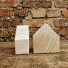 dřevěný domeček rozměr 10x10x4,5cm ze dvou pohledů