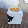 Svícen na čajovou svíčku kostka s kočkou ze strany - malované dřevo