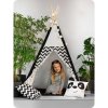 Cort teepee alb și negru cu panda