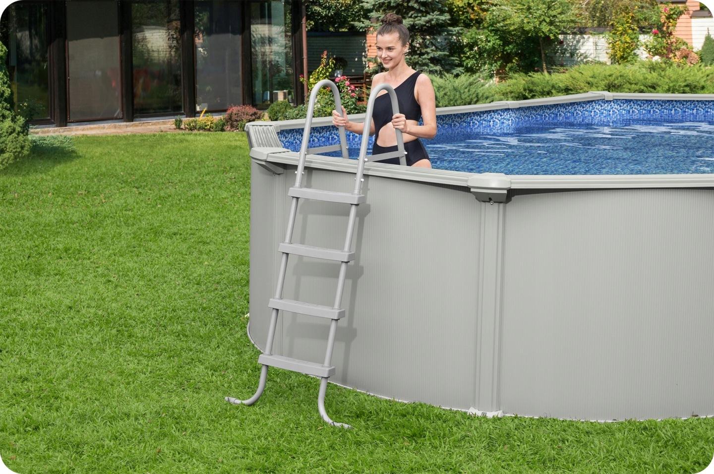 Detail produktu Celoročný panelový nadzemný bazén Bestway Hydrium 610 × 366 × 122 cm s filtráciou a príslušenstvom J-56369